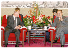 В рамках рабочего визита в КНР Председатель Правительства РФ В.В.Путин встретился с бывшим председателем КНР Цзян Цзэминем|8 августа, 2008|23:30