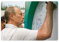 Prime Minister Vladimir Putin met with Russian sportsmen in the Olympic village in Beijing|9 august, 2008|12:00