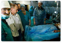 Владимир Путин посетил палаточный госпиталь, развернутый силами МЧС РФ в североосетинском Алагире