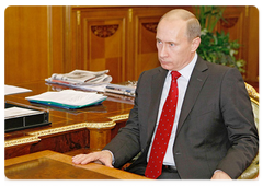 Russian Prime Minister Vladimir Putin held a working meeting with Sergei Novikov, head of the Federal Tariff Service|28 august, 2008|11:40