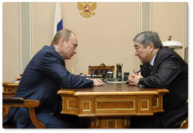Prime Minister Vladimir Putin held a meeting with the Secretary-General of EurAsEC, Tair Mansurov