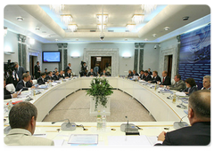 Prime Minister Vladimir Putin spoke at a meeting on preparations for the APEC summit|1 september, 2008|09:00