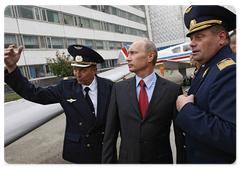 Vladimir Putin visited the Aviastar-SP aircraft factory|9 september, 2008|18:20