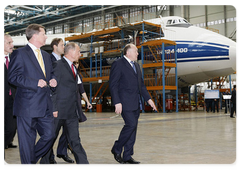 Vladimir Putin visited the Aviastar-SP aircraft factory|9 september, 2008|18:20