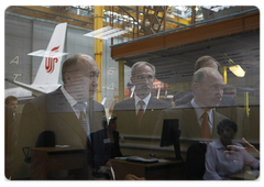 Председатель Правительства Российской Федерации В.В.Путин, находящийся с рабочей поездкой в Ульяновске, посетил авиастроительное предприятие «Авиастар-СП»|9 сентября, 2008|18:20