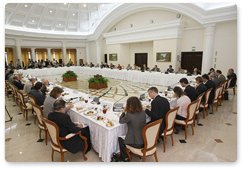 Prime Minister Vladimir Putin met with members of the Valdai International Discussion Club