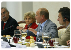 Prime Minister Vladimir Putin met with members of the Valdai International Discussion Club|11 september, 2008|17:30