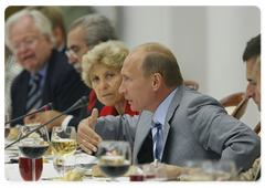 Prime Minister Vladimir Putin met with members of the Valdai International Discussion Club|11 september, 2008|17:30