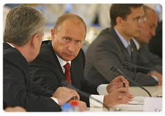 Prime Minister Vladimir Putin met with Liberal Democratic Party of Russia (LDPR) Duma deputies|16 september, 2008|19:30