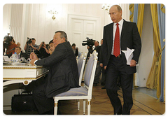 Prime Minister Vladimir Putin met with Liberal Democratic Party of Russia (LDPR) Duma deputies|16 september, 2008|19:30