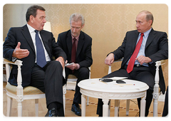 Prime Minister Vladimir Putin chaired a meeting with the German former chancellor and chairman of Nord Stream shareholders’ committee Gerhard Schroeder and Gazprom management committee chairman Alexei Miller|18 september, 2008|16:05