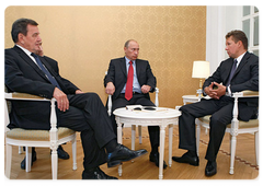 Prime Minister Vladimir Putin chaired a meeting with the German former chancellor and chairman of Nord Stream shareholders’ committee Gerhard Schroeder and Gazprom management committee chairman Alexei Miller|18 september, 2008|16:18