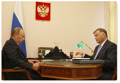 Prime Minister Vladimir Putin had a conversation with Russian Railways CEO Vladimir Yakunin