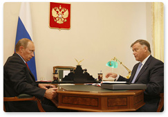 Prime Minister Vladimir Putin had a conversation with Russian Railways CEO Vladimir Yakunin