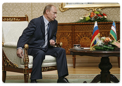 В ходе рабочего визита в Ташкент Председателя Правительства Российской Федерации В.В.Путина состоялась его беседа с президентом Узбекистана И.А.Каримовым|2 сентября, 2008|14:00