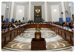 Prime Minister Vladimir Putin met with United Russia’s secretaries of regional offices and top representatives in regional legislative assemblies|25 september, 2008|19:02
