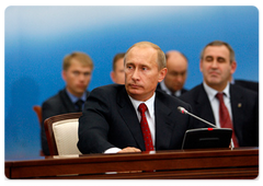 Prime Minister Vladimir Putin met with United Russia’s secretaries of regional offices and top representatives in regional legislative assemblies|25 september, 2008|19:06