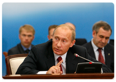 В.В.Путин встретился с секретарями региональных отделений и руководителями фракций партии «Единая Россия» в региональных законодательных собраниях|25 сентября, 2008|19:10