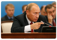 Prime Minister Vladimir Putin met with United Russia’s secretaries of regional offices and top representatives in regional legislative assemblies|25 september, 2008|19:41