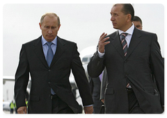 Председатель Правительства Российской Федерации В.В.Путин провел рабочую встречу с губернатором Самарской области В.В.Артяковым|25 сентября, 2008|19:00