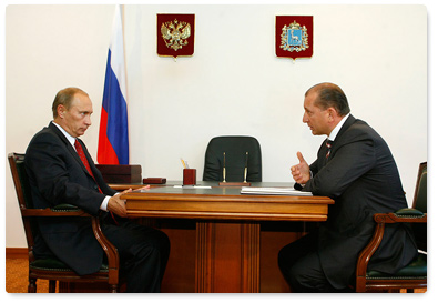 Prime Minister Vladimir Putin met with Samara Governor Vladimir Artyakov