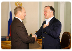 Prime Minister Vladimir Putin met with the coach of Zenit St Petersburg football club Dick Advocaat|27 september, 2008|15:20