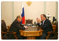 Prime Minister Vladimir Putin met with the coach of Zenit St Petersburg football club Dick Advocaat|27 september, 2008|15:22