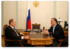 Prime Minister Vladimir Putin met with the coach of Zenit St Petersburg football club Dick Advocaat