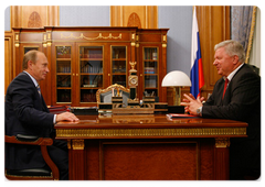 Prime Minister Vladimir Putin chaired a meeting with the chairman of the Federation of Independent Trade Unions, Mikhail Shmakov|30 september, 2008|18:39