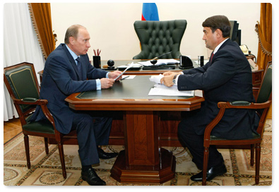 В.В.Путин, находящийся с рабочей поездкой в Астрахани, провел беседу с Министром транспорта России И.Е.Левитиным