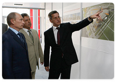 Mr Putin inspected a sports centre that will seat up to 7,000 spectators, whose first stage is now being completed|4 september, 2008|15:00