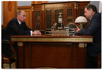 Vladimir Putin met with Kaluga Region Governor Anatoly Artamonov