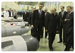 Prime Minister Vladimir Putin visited a plant of the Tactical Missile Weapons Corporation in the city of Korolev|15 january, 2009|17:00