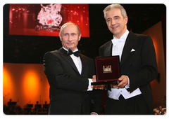 Prime Minister Vladimir Putin was awarded the Order of Saxon Gratitude during a ceremony at the State Opera|17 january, 2009|02:23
