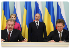 Prime Minister Vladimir Putin held negotiations with Ukrainian Prime Minister Yulia Tymoshenko in Moscow, following which Gazprom and Naftogaz Ukraine signed a contract for the sale and purchase of natural gas for 2009-2019|19 january, 2009|20:00