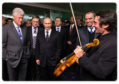 В рамках приема от имени Председателя Правительства России  в честь участников и гостей Всемирного экономического форума состоялась беседа В.В.Путина  с бывшим Президентом США Б.Клинтоном|28 января, 2009|23:45