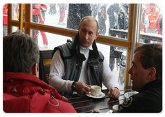 Prime Minister Vladimir Putin skied near the ski complex of the Polyana Hotel in Sochi|3 january, 2009|14:00