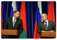 Russian Prime Minister Vladimir Putin and his Belarusian counterpart Sergei Sidorsky delivered a joint statement to the press following a meeting of the Council of Ministers of the Union State|30 january, 2009|19:00