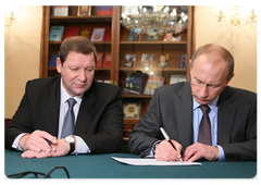 Vladimir Putin and Sergei Sidorsky signed a Plan of Joint Actions of the Republic of Belarus and the Russian Federation to minimize the consequences of the financial crisis, improve the balance of payment parameters, and enhance the conditions for busines|30 january, 2009|20:00