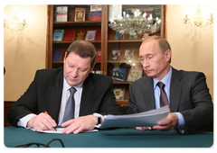 Vladimir Putin and Sergei Sidorsky signed a Plan of Joint Actions of the Republic of Belarus and the Russian Federation to minimize the consequences of the financial crisis, improve the balance of payment parameters, and enhance the conditions for busines|30 january, 2009|20:00