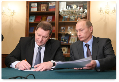 Vladimir Putin and Sergei Sidorsky signed a Plan of Joint Actions of the Republic of Belarus and the Russian Federation to minimize the consequences of the financial crisis, improve the balance of payment parameters, and enhance the conditions for busines