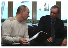 Vladimir Putin and the head of the IOC Coordination Commission, Jean-Claude Killy, have visited a section of the bypass road around Sochi|31 january, 2009|16:40