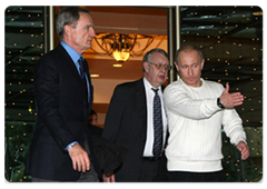 Vladimir Putin and the head of the IOC Coordination Commission, Jean-Claude Killy, have visited a section of the bypass road around Sochi|31 january, 2009|16:40