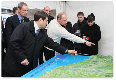 Vladimir Putin and IOC Coordination Commission Chairman Jean-Claude Killy visited a section of the bypass road around Sochi intended to ease traffic in the city during the 2014 Winter Olympics