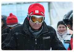 Prime Minister Vladimir Putin skied near the ski complex of the Polyana Hotel in Sochi|5 january, 2009|16:10