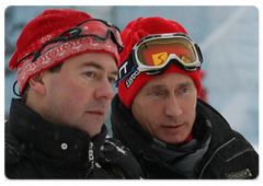 Prime Minister Vladimir Putin and President of Russia Dmitriy Medvedev skied near the ski complex of the Polyana Hotel in Sochi|5 january, 2009|16:14