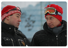 Prime Minister Vladimir Putin and President of Russia Dmitriy Medvedev skied near the ski complex of the Polyana Hotel in Sochi|5 january, 2009|16:23