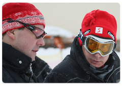 Prime Minister Vladimir Putin and President of Russia Dmitriy Medvedev skied near the ski complex of the Polyana Hotel in Sochi|5 january, 2009|16:27