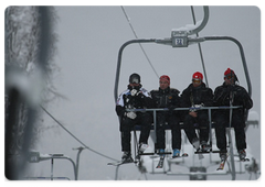 Prime Minister Vladimir Putin and President of Russia Dmitriy Medvedev skied near the ski complex of the Polyana Hotel in Sochi|5 january, 2009|16:30