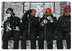 Prime Minister Vladimir Putin and President of Russia Dmitriy Medvedev skied near the ski complex of the Polyana Hotel in Sochi|5 january, 2009|16:33